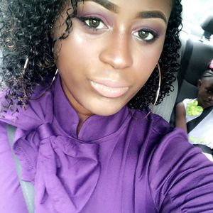 Meet your Posher, Akeisha